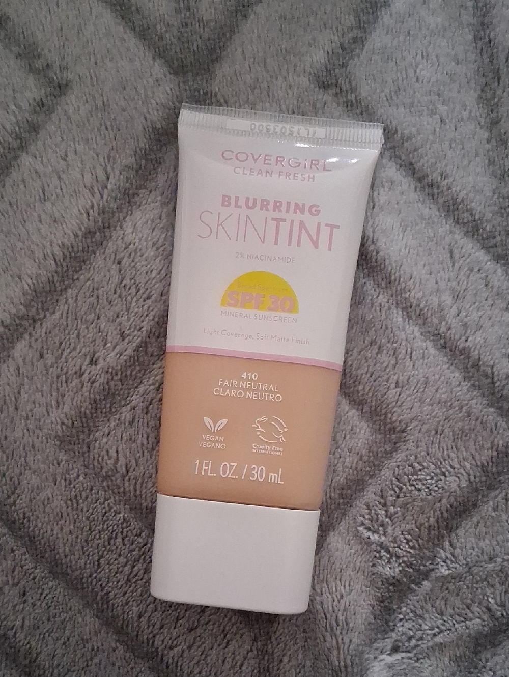 Cover Girl Blurring Skin Tint 410 Fair Neutral